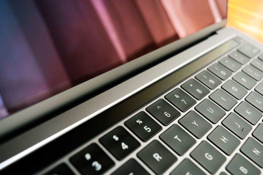 Warum unbekannte Software-Namen in JPG-Metadaten stehen